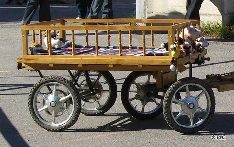 neuer Leiterwagen mit Landen und Gummirädern
